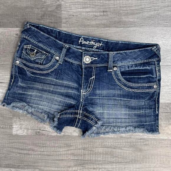 Low Rise Jean Shorts with Back Pockets Stitching Size 3 Y2K 00s Style - Picture 6 of 7